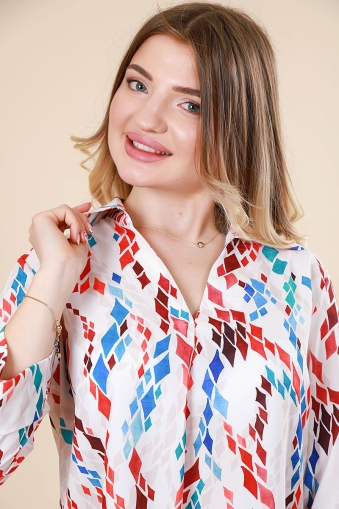 Дамска риза с цветен принт